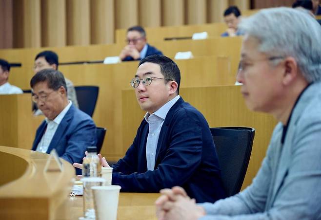 2024년 9월 경기도 이천 LG인화원에서 열린 사장단 워크숍에 참석한 구광모 LG그룹 회장(사진 가운데). ⓒLG 제공