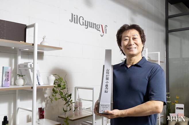 여성 용품 제조사 질경이 대표 최원석 씨는 원화 스테이블코인 발행을 위해 2020년 11월 핀테크 기업 피니버스를 설립했다. ⓒ시사IN 조남진