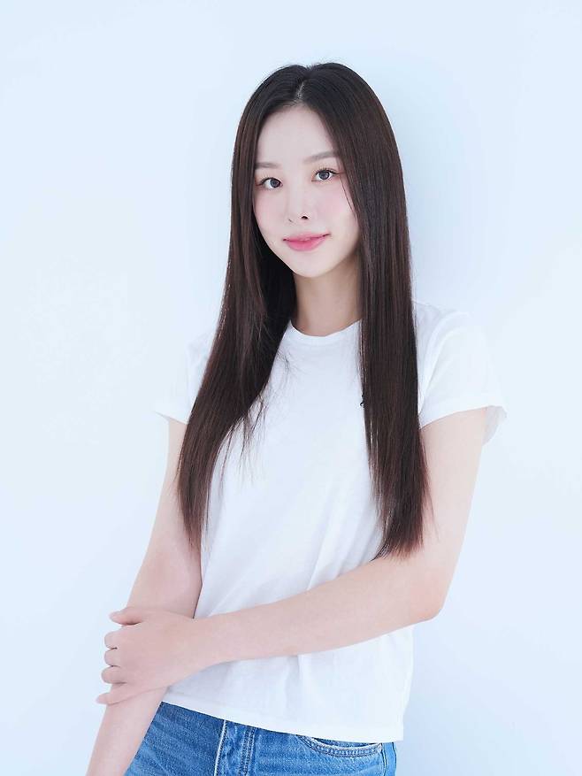 ▲ EXID 동료 멤버 안희연(하니)가 출연중인 KBS2 주말드라마 ‘사랑이 온다’ OST ‘다시 사랑하면 안되니'를 부르는 솔지. 제공|요구르트스튜디오