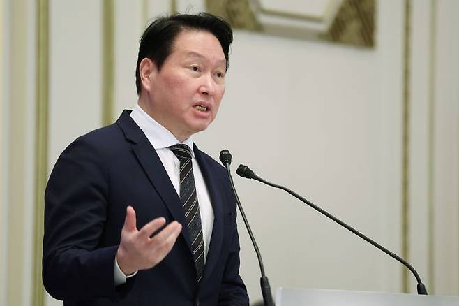 최태원 SK 회장이 지난 6월29일 청와대 영빈관에서 열린 ‘대한민국 대도약 3대 메가프로젝트 국민보고회’에서 투자 계획 발표를 하고 있다.ⓒ뉴시스