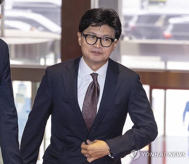 정기국회 개원식 향하는 한동훈 의원 (서울=연합뉴스) 황광모 기자 = 무소속 한동훈 의원이 1일 국회에서 열린 제439회 정기국회 개회식에 입장하고 있다. 2026.9.1 hkmpooh@yna.co.kr