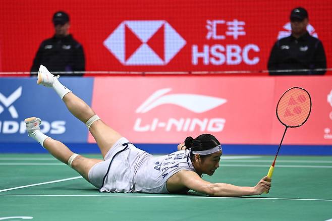 '배드민턴 여제' 안세영은 5일(한국시간) 중국 선전의 선전 아레나에서 열린 2026 BWF 월드투어 중국 마스터즈(슈퍼 750) 준결승에서 야마구치 아카네(일본)을 게임스코어 2-0(21-13 21-15)로 이겼다. 여자단식 세계 1위 안세영은 이날 승리로 올해 참가한 9차례 국제대회 개인전 중 부상으로 기권한 일본 오픈을 제외하고 8차례 결승에 오르는 위업을 달성했다. 앞선 7차례 결승전 중엔 전영 오픈 제외하고 6차례 우승했다. 안세영은 6일 오후 2시 같은 장소에서 세계 9위 미야자키 도모카(일본)와 결승전을 치른다. 연합뉴스