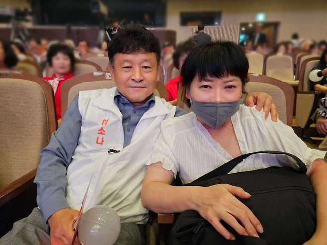 ◇이소나의 부모님 이석근(사진 왼쪽부터)·김정아씨. 한승미기자