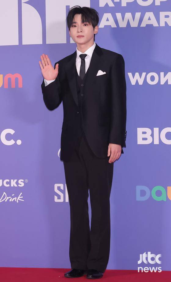 가수 성리가 6일 오후 경기 고양시 일산 킨텍스에서 열리는 '2026 스포티비 케이팝 어워즈' 레드카펫 행사에 참석해 포토타임을 갖고 있다. 박세완 엔터뉴스팀 기자 park.sewan@jtbc.co.kr