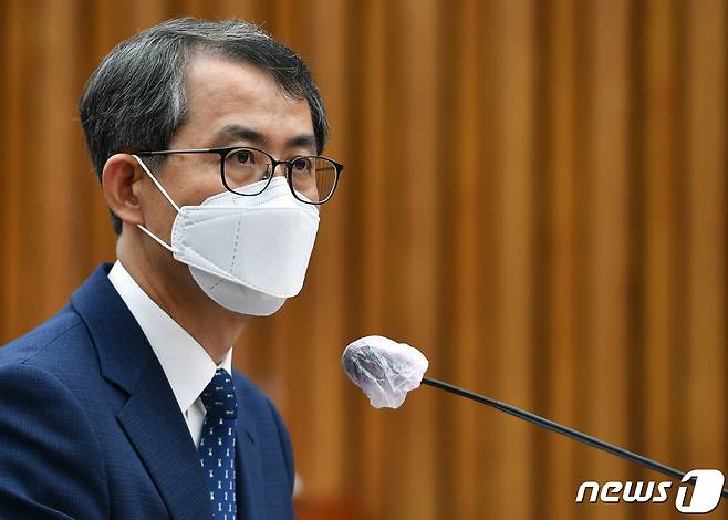 이흥구 대법관이 후보자 시절 서울 여의도 국회에서 열린 인사청문회에서 의원 질의에 답변하고 있다. 2020.9.2 ⓒ 뉴스1 신웅수 기자