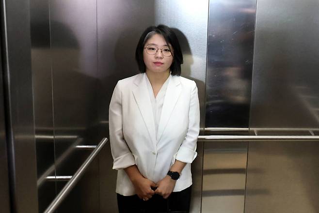 용혜인 성평등가족부 장관 후보자가 4일 서울 서대문구에 마련된 인사청문회 준비 사무실로 출근하고 있다. 연합뉴스