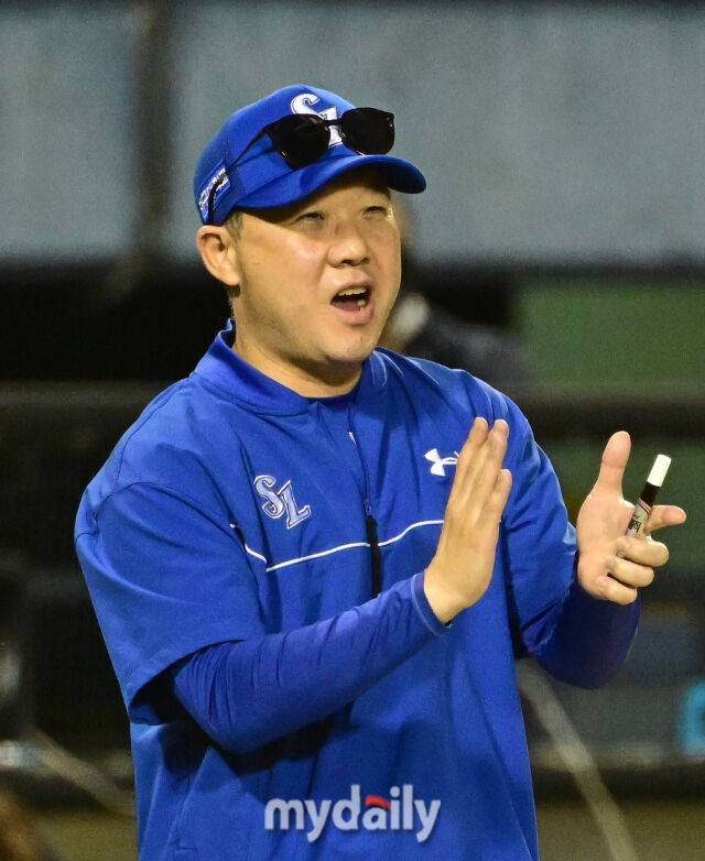2026년 9월 5일 오후 서울 잠실구장에서 열린 '2026 신한 SOL KBO리그' 삼성 라이온즈와 LG 트윈스의 경기. 삼성 박진만 감독이 연장 접전 끝에 4-3으로 승리한 뒤 기뻐하고 있다./마이데일리