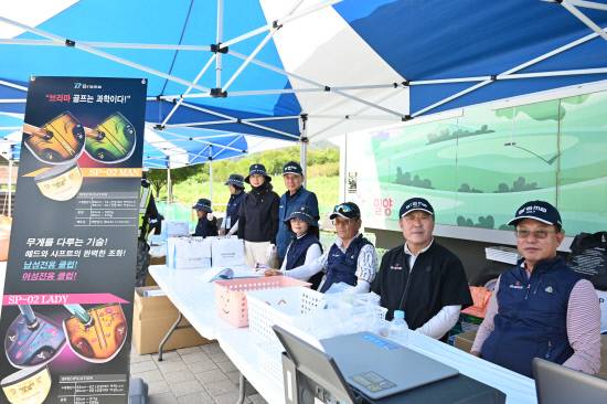 제2회 브라마배 전국 파크골프대회 예선전이 지난 7일 밀양 삼랑진 파크골프장에서 열린 가운데, 각 조에 전담 심판을 두지 않는 '자율 판정 방식'을 도입해 주목받고 있다.