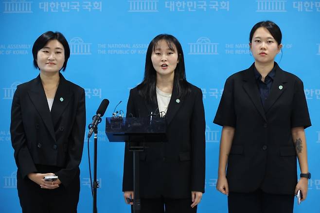 신지혜 기본소득당 대변인(왼쪽부터), 노서영 대변인, 김진서 부대변인. 사진=뉴스1