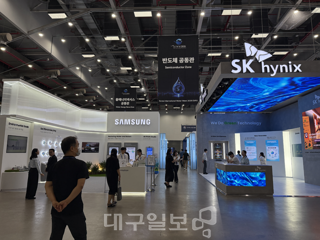9일 오전 대구 엑스코에서 열린 '대한민국 국제물주간 2026' 행사장 입구에 마련된 SK하이닉스와 삼성전자 부스. 박수연 기자