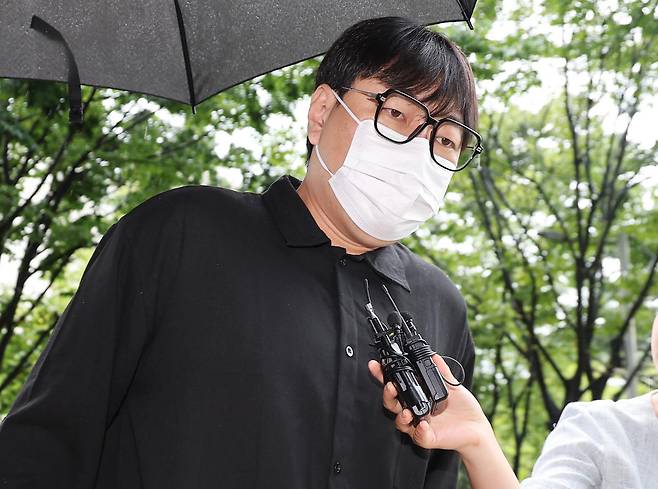 불법도박과 음주운전 혐의를 받는 코미디언 이진호가 항소를 포기 징역형의 집행유예형을 확정받았다. 연합뉴스
