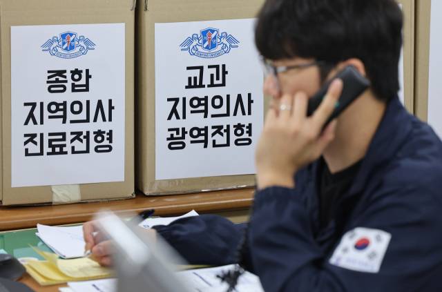 ‘지역의사’를 뽑는 첫 대입 수시모집 전형 원서 접수가 시작된 지난 7일 계명대 입학처에 지역의사 전형 서류함이 준비돼 있다. 연합뉴스