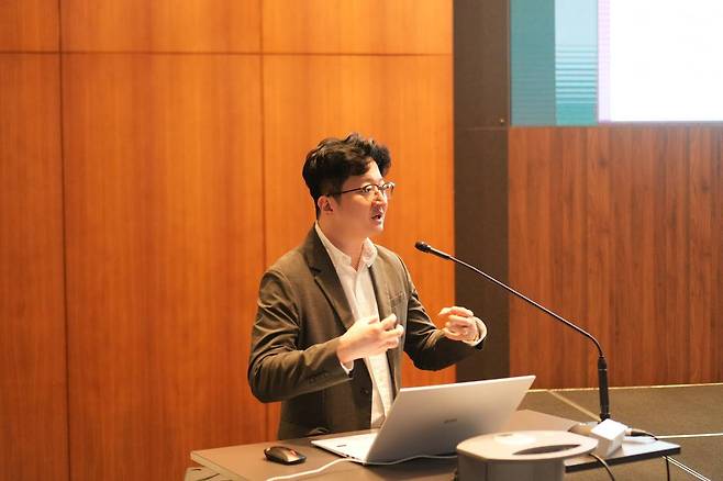 이창환 얼라인파트너스자산운용 대표가 지난 7월 14일 서울 여의도에서 기자간담회를 열고 JB금융지주와 BNK금융지주의 합병을 공식 제안하고 있다. (사진=얼라인파트너스자산운용)