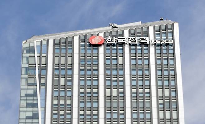 증권가에서는 원전 산업 성장에 따라 주목할 기업으로 '한국전력'을 꼽는다. AI 및 SMR 시장 강화 추세서 역할이 커질 것이라는 기대감이다. / 뉴시스