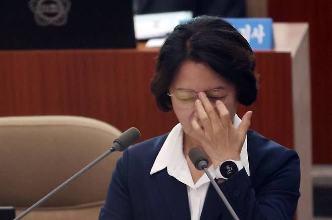 추미애 경기도지사가 지난 2일 경기 수원시 영통구 경기도의회 본회의장에서 열린 '제393회 임시회 제2차 본회의'에 참석해 있다. 뉴스1