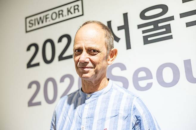 2021년 『약속』으로 부커상을 수상한 소설가 데이먼 갤것이 서울국제작가축제 참석차 한국을 방문했다. 11일 서울 종로구 아라아트센터에서 만나 인터뷰했다. 사진 서울국제작가축제