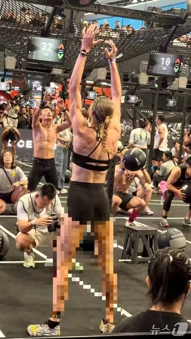 12일 중국 베이징에서 열린 하이록스 대회에 출전한 호주 국적의 조안나 선수가 대변 실금 논란에도 불구하고 1위를 차지했다. (샤오훙슈 갈무리)