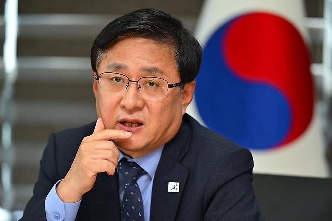 김성환 기후에너지환경부 장관이 9일 서울 서초구 한강홍수통제소 집무실에서 본보와 인터뷰를 하고 있다. 강예진 기자