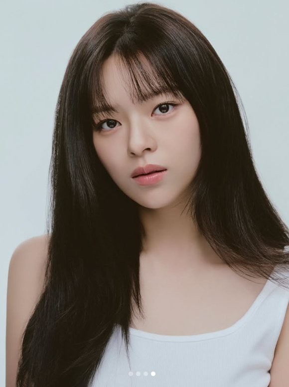 걸그룹 트와이스 멤버이자 배우 정연 새 프로필 이미지. 바로엔터테인먼트 SNS 캡처