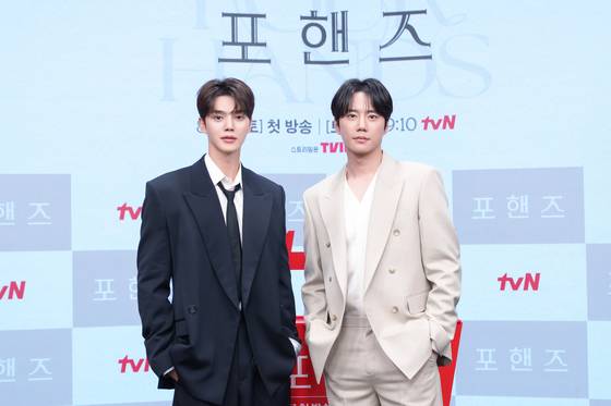 배우 송강, 이준영(왼쪽부터). tvN 제공.