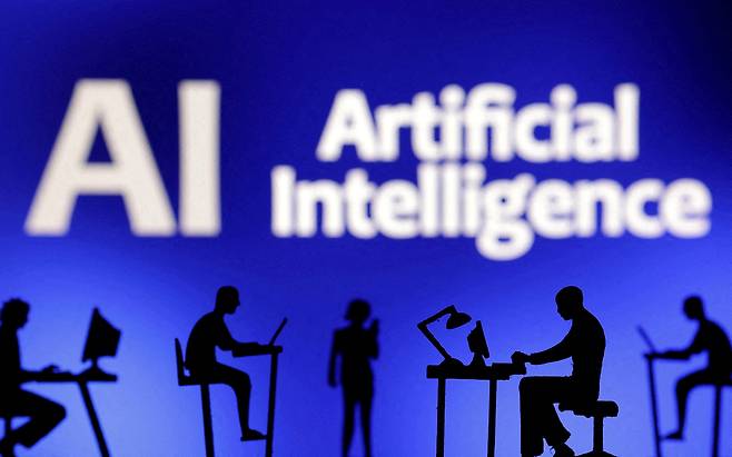 인공지능(AI) 글씨 앞의 사람들. 로이터연합뉴스