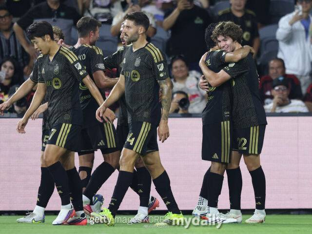LAFC 선수들이 뉴욕 레드불스와의 2026시즌 MLS 홈경기에서 세리머니를 하고 있다./게티이미지코리아