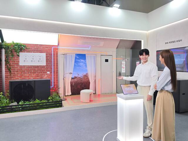 삼성전자는 약 270㎡(약 82평) 규모의 단독 전시관을 마련하고 일상 속 가전부터 AI 데이터센터와 대형 상업시설 공조 솔루션까지 다양한 에너지 절감 기술을 선보였다. (삼성전자 제공)