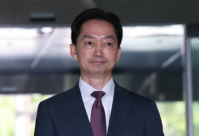 김지용 중대범죄수사청장 후보자가 8일 서울 종로구 정부서울청사 창성동 별관에 마련된 인사청문회 준비단 사무실로 출근하고 있다. 뉴시스