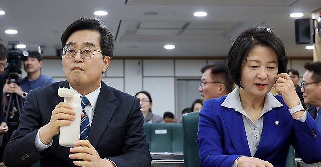 김동연 전 경기지사와 추미애 경기지사. 연합뉴스