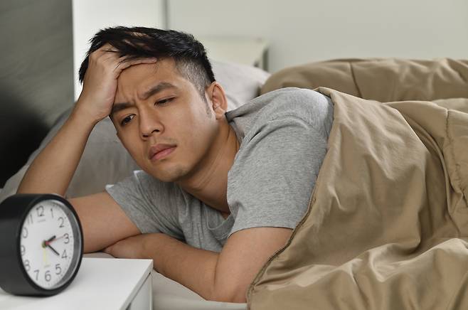 운동하기 위해 부족한 잠 시간을 줄이기보다는 다음 날 활동량을 위해 잠을 잘 자는 게 더 중요하다는 연구 결과가 나왔다./게티이미지뱅크