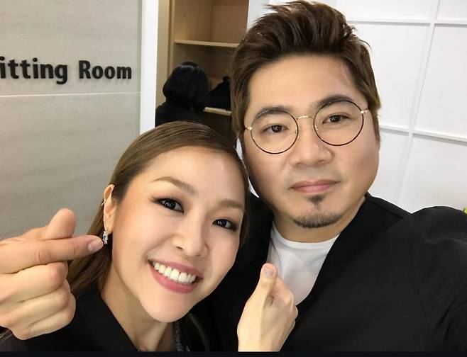 김조한이 평생 인연으로 꼽은 가수 성시경(위 사진)과 박정현. 오래 못 봤다고 ‘옛사람’이 되지 않는 ‘좋은 사람들’이다. 김조한 제공