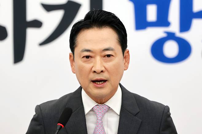 장동혁 국민의힘 대표가 9월 18일 국회에서 이재명 대통령 기자회견 내용을 비판하는 기자회견을 하고 있다. 연합뉴스