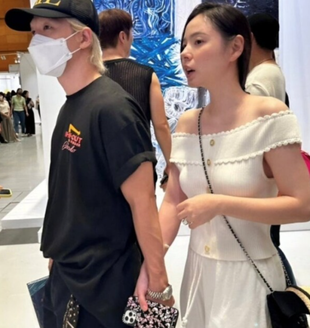 최근 온라인 커뮤니티와 SNS에는 태양·민효린 부부의 목격담이 잇따라 올라와 화제를 모았다./소셜미디어