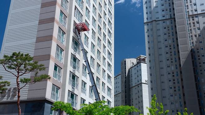 잦은 이사로 학교와 친구 관계가 바뀌는 환경, 아이들의 정신건강에도 영향을 줄 수 있다|출처: 클립아트코리아