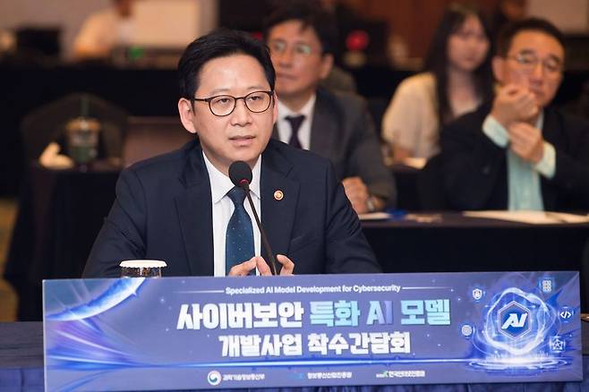 배경훈 부총리 겸 과학기술정보통신부 장관이 22일 서울 소공동 더 그랜드 롯데 서울에서 열린 사이버보안 특화 AI 모델 개발 프로젝트 착수 간담회에서 발언하고 있다. 과기정통부 제공