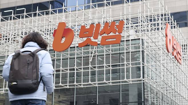 김병건 BK메디컬그룹 회장과 이정훈 빗썸에셋 대표는 빗썸 인수 계약과 BXA 토큰 상장을 둘러싸고 6년여에 걸쳐 법정 공방을 이어왔다. 사진=박정훈 기자
