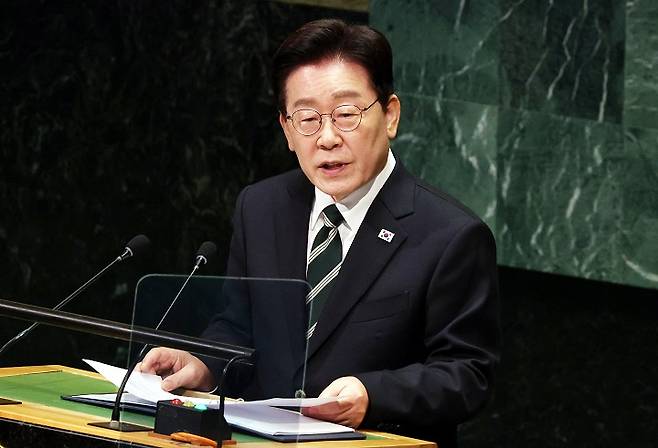 이재명 대통령이 22일(현지 시간) 미국 뉴욕 유엔 본부에서 열린 제81차 유엔 총회에서 기조연설을 하고 있다. <사진=뉴시스>
