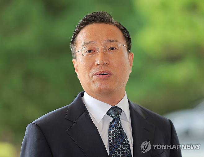 취재진 질문 답하는 이정현 검찰총장 직무대행 (서울=연합뉴스) 류영석 기자 = 공석인 검찰총장 직무대행을 맡게 된 이정현 신임 대검찰청 차장이 23일 서울 서초구 대검찰청에 출근하며 취재진 질문에 답변하고 있다. 2026.9.23 ondol@yna.co.kr