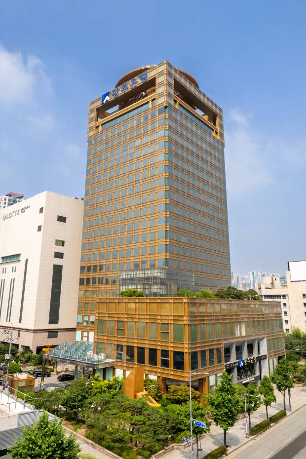 전남광주시 동구 대인동 광주은행 본점 전경.