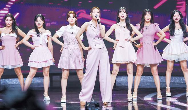 목요일 밤을 책임지는 ‘미스트롯 포유’의 미스트롯 4 톱 7. 맨 왼쪽부터 허찬미, 홍성윤, 윤윤서, 이소나, 염유리, 윤태화, 길려원. /TV조선