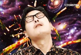 김풍과 곽튜브가 김치를 먹고 리액션을 하고 있는 모습. CJ온스타일 방송화면 캡처