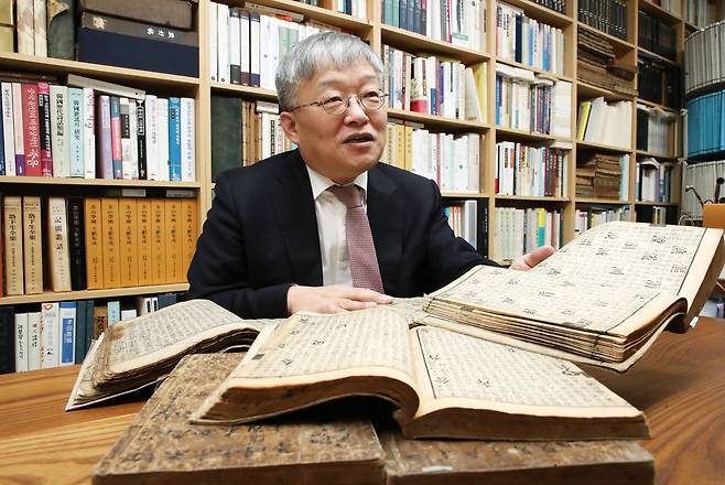 '만오만필'에 대해 설명하는 안대회 성균관대 교수. /조선일보 DB
