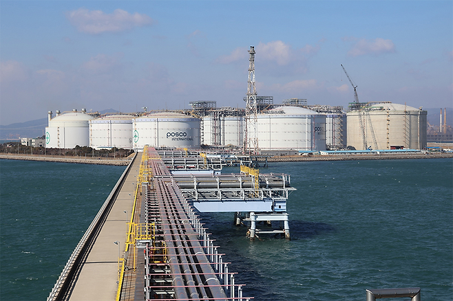 ▲포스코인터내셔널이 전남 광양에서 운영 중인 액화천연가스(LNG) 터미널 전경. 사진=포스코인터내셔널
