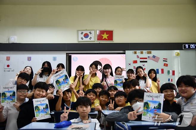 9일 방문한 호치민시한국국제학교에서 초등학생들이 베트남어 수업을 듣고 있다.뉴스1 ⓒ News1 조수빈 기자