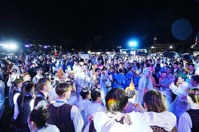 '2026 안동국제탈춤페스티벌'이 25일 탈춤축제장 메인무대에서 개막했다. /안동시
