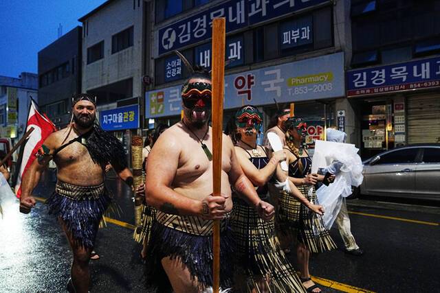'2026 안동국제탈춤페스티벌'이 25일 탈춤축제장 메인무대에서 개막했다. /안동시
