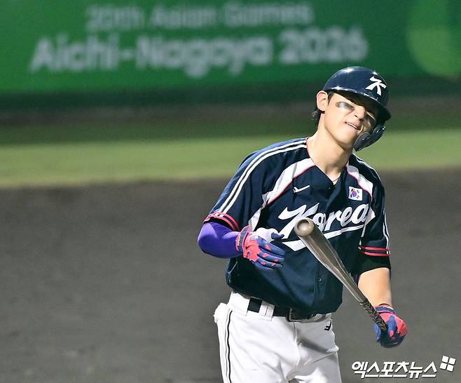 대한민국 야구 국가대표팀 내야수 김도영이 지난 25일 일본 아이치현 도요하시 시민구장에서 열린 2026 아이치·나고야 아시안게임 슈퍼 라운드 1차전에서 일본을 상대로 4타수 무안타에 그쳤다. 사진 김한준 기자