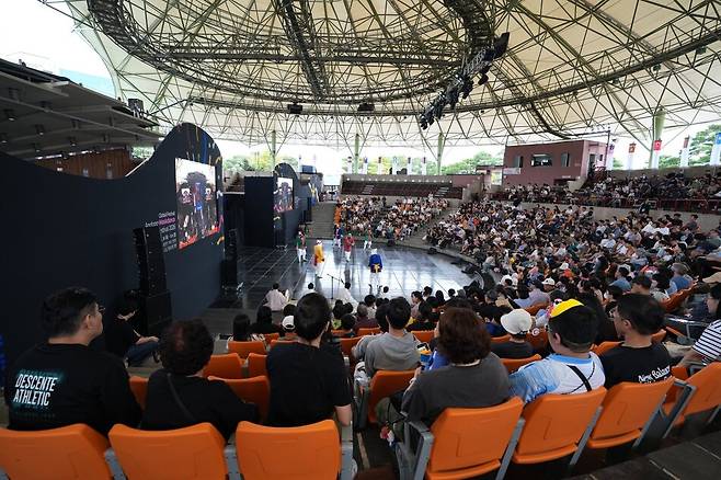 29일 안동국제탈춤페스티벌에서는 세계 각국의 춤과 우리 전통탈춤을 한자리에서 만날 수 있는 공연이 이어진다. 안동시 제공