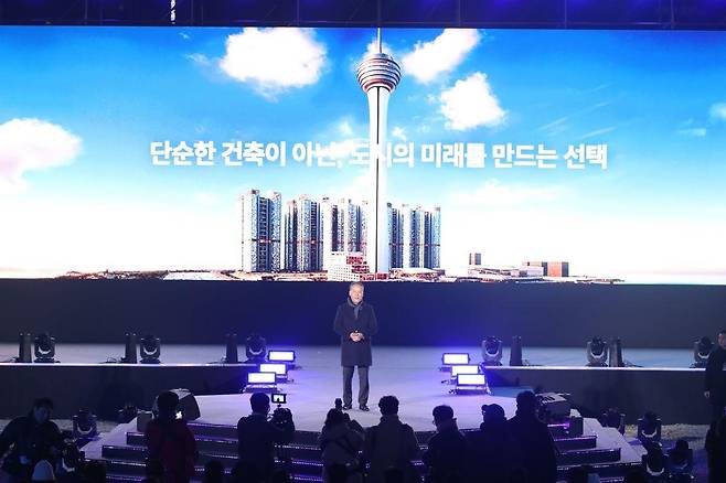 전북 전주 대한방직 부지 복합개발 기공비전페스타 행사에서 전은수 자광 회장이 사업에 대해 설명하고 있다. 자광 제공