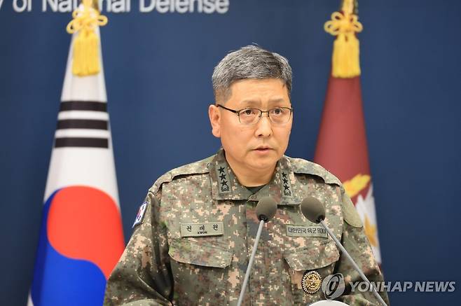 합참 지뢰 폭발 사고 브리핑 (서울=연합뉴스) 최재구 기자 = 권대원 합동참모본부 차장이 28일 서울 용산구 국방부에서 '비무장지대 지뢰 추정 폭발 사고' 관련 브리핑을 하고 있다. 2026.9.28 jjaeck9@yna.co.kr